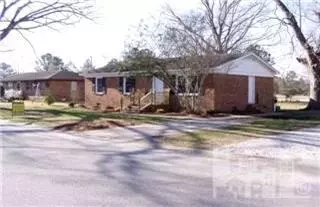 602 Pine St, Clinton, NC 28328 photo 2