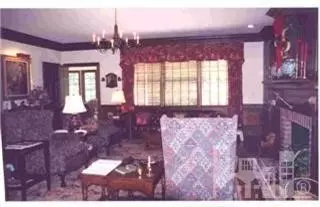 208 E Arrowhead Dr, Clinton, NC 28328 photo 3