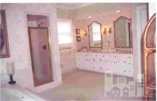 208 E Arrowhead Dr, Clinton, NC 28328 photo 2