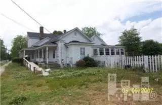125 E Pollock St, Mount Olive, NC 28365 photo 2