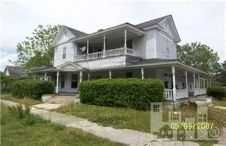 125 E Pollock St, Mount Olive, NC 28365 photo 1