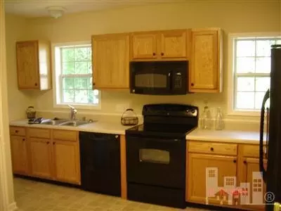 411 E Devane St, Wallace, NC 28466 photo 5