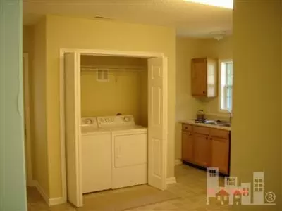 411 E Devane St, Wallace, NC 28466 photo 4