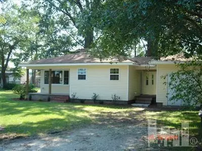 411 E Devane St, Wallace, NC 28466 photo 2