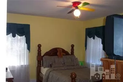 400 E Powell St, Clinton, NC 28328 photo 8