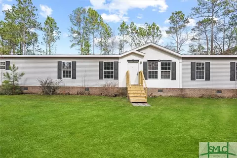 99 Kevins Ln NE, Hinesville, GA 31313