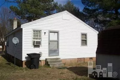 803 Sampson St, Clinton, NC 28328 photo 2