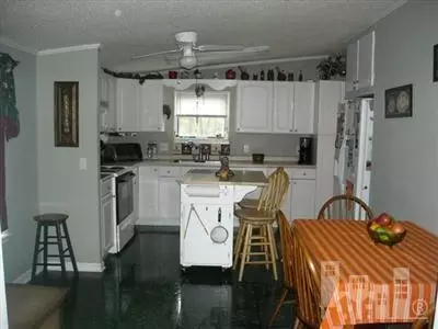 631 Bay Harbor Dr, Hampstead, NC 28443 photo 5