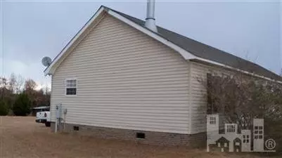 435 E Main St, Faison, NC 28341 photo 4