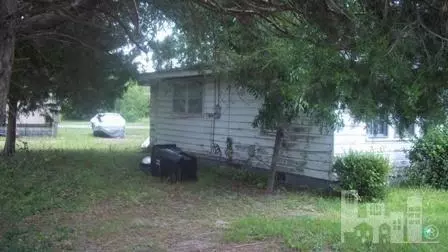 323 E Maple St, Mount Olive, NC 28365 photo 4