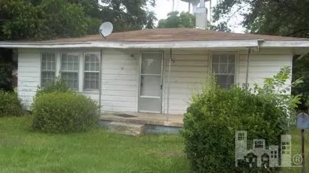 323 E Maple St, Mount Olive, NC 28365 photo 3