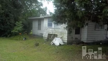 323 E Maple St, Mount Olive, NC 28365 photo 5