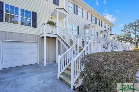 303 Laurel Oak Ln, Savannah, GA 31404