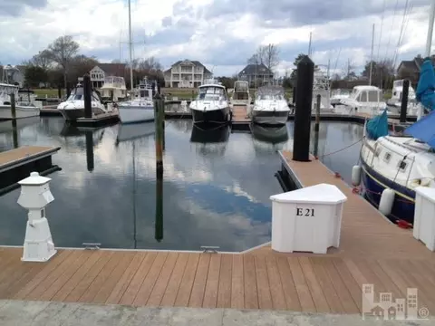 21 Harbor Marina Dr, Hampstead, NC 28443 photo 1