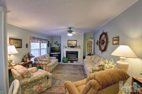 139 Groves Point Cir, Hampstead, NC 28443 photo 5