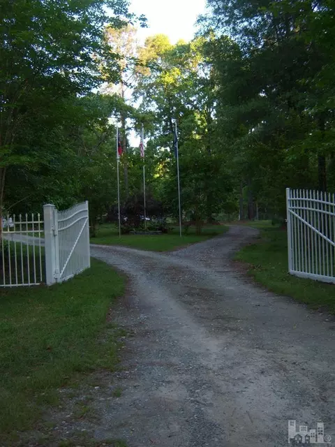 692 Raccoon Hollow Rd, Atkinson, NC 28421 photo 4