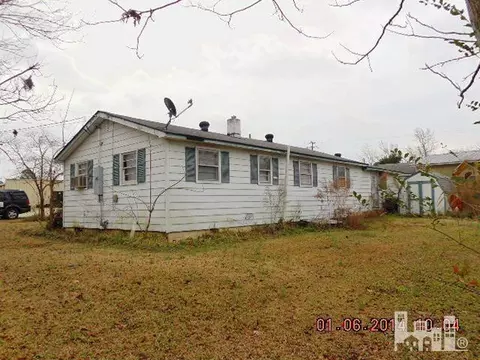 105 N Stringfield St, Atkinson, NC 28421 photo 3