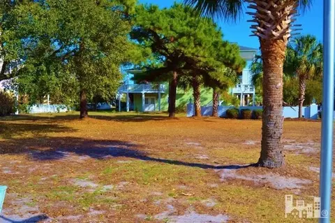 702 Sloop Pointe Ln, Kure Beach, NC 28449 photo 3