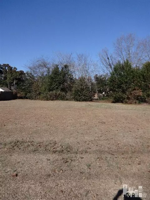 209 Moore St, Clinton, NC 28328 photo 1