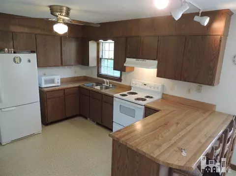 702 E Church St, Atkinson, NC 28421 photo 4