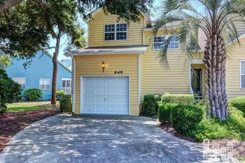 649 Sloop Pointe Ln, Kure Beach, NC 28449 photo 1