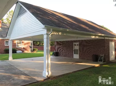 403 E Powell St, Clinton, NC 28328 photo 4