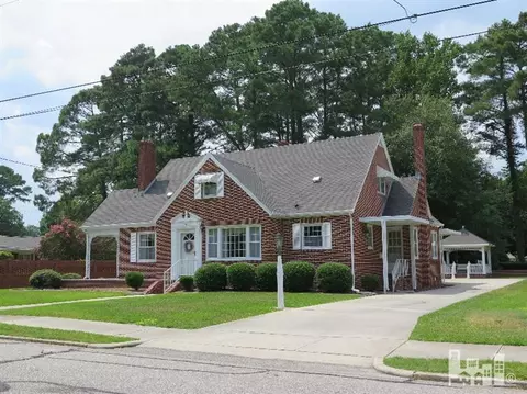 403 E Powell St, Clinton, NC 28328 photo 3