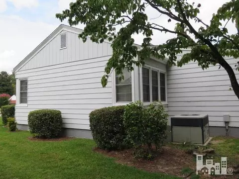 406 E Powell St, Clinton, NC 28328 photo 5