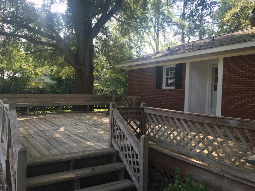 520 E Murphy St, Wallace, NC 28466 photo 3