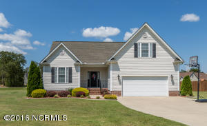 121 Pinecroft Dr, Dunn, NC 28334 photo 1