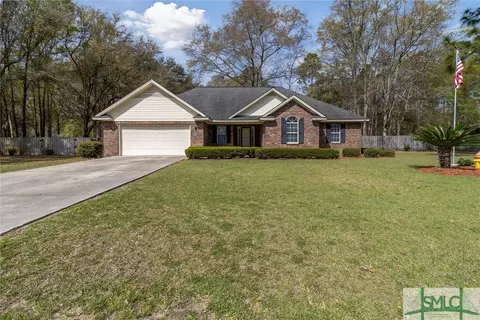 102 Village Dr, Guyton, GA 31312