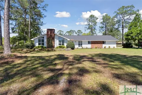 22 Mony St, Baxley, GA 31513