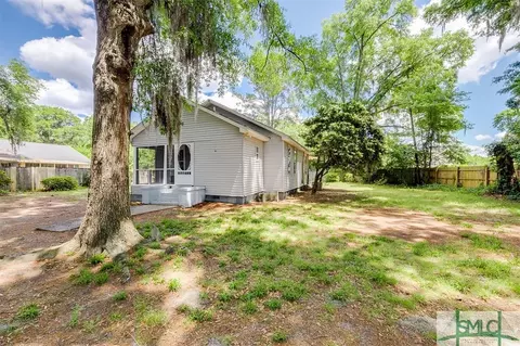207 E 4th St, Springfield, GA 31329 photo 4