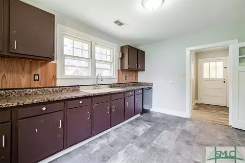 207 E 4th St, Springfield, GA 31329 photo 11