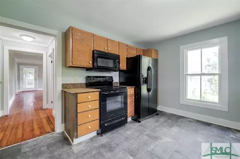 207 E 4th St, Springfield, GA 31329 photo 9