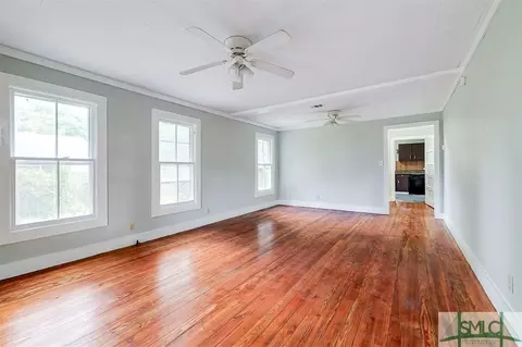 207 E 4th St, Springfield, GA 31329 photo 5