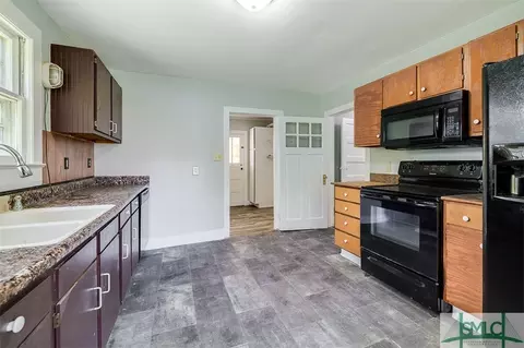 207 E 4th St, Springfield, GA 31329 photo 10