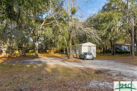 81 Marie Ave, Midway, GA 31320