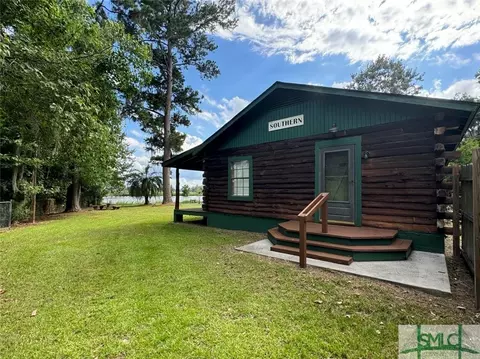 109 Perry Dr, Midway, GA 31320