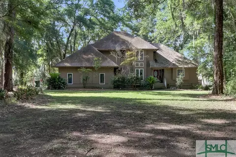 42 Passaic Dr, Richmond Hill, GA 31324