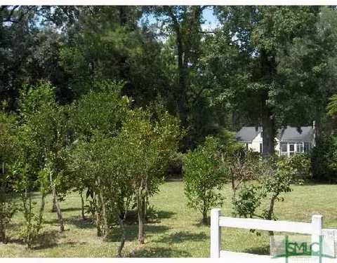 315 Columbus Dr, Savannah, GA 31405 photo 8