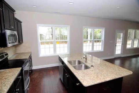 129 E Bailey Ln, Hampstead, NC 28443 photo 4