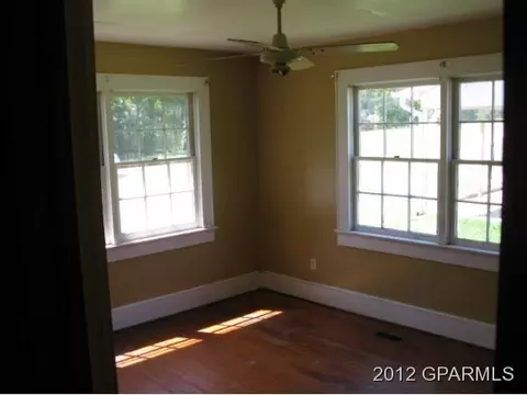 305 Halifax St, Williamston, NC 27892 photo 6