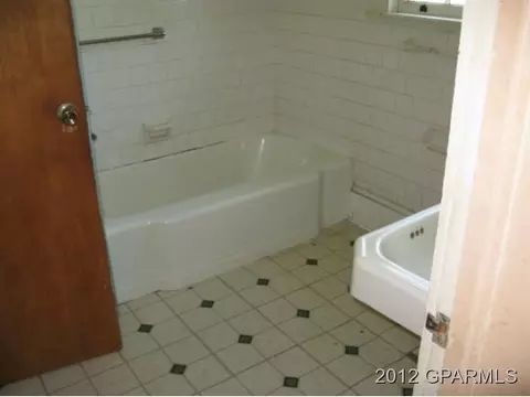 305 Halifax St, Williamston, NC 27892 photo 9