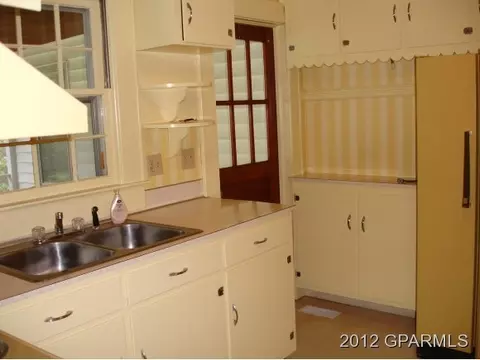 204 W Vance St, Williamston, NC 27892 photo 3