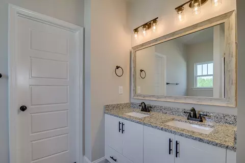 Bath - 4061 Cottingham Way, Augusta, GA 30909 photo 3 of 4