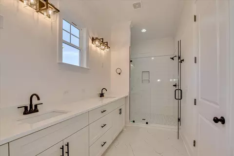 Bath - 971 Bartram Rdg, Evans, GA 30809 photo 1 of 6