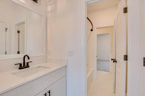 Bath - 971 Bartram Rdg, Evans, GA 30809 photo 4 of 6