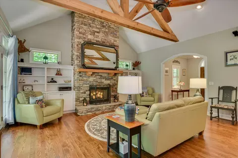 Living - 203 Jacque Cir, Mccormick, SC 29835 photo 2 of 5