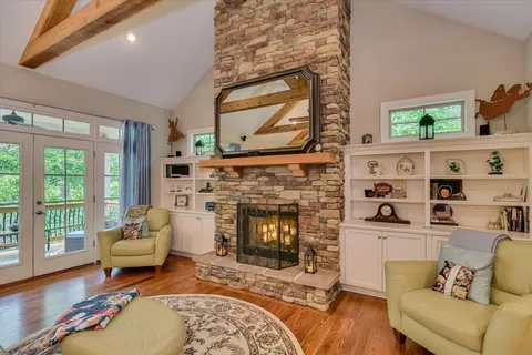 Living - 203 Jacque Cir, Mccormick, SC 29835 photo 3 of 5
